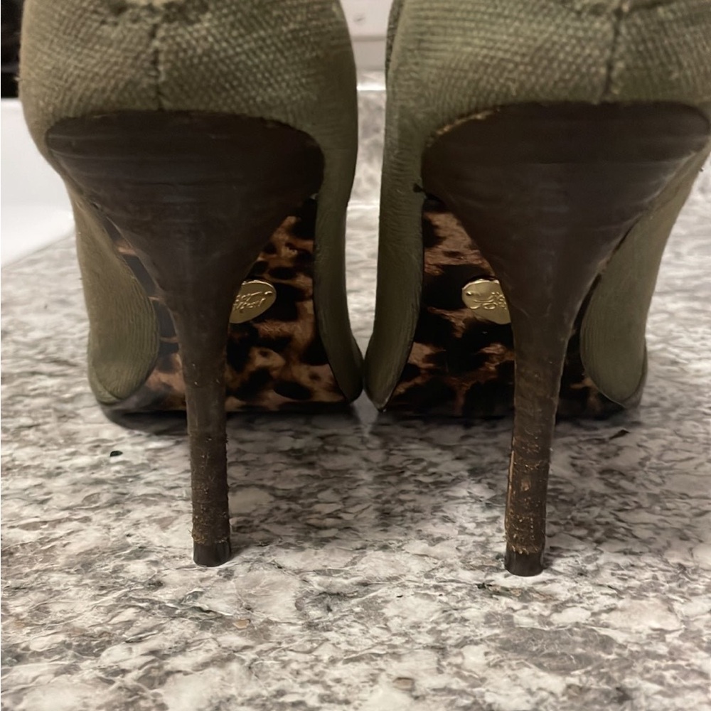 NWO Betsy Johnson beautiful beaded Bootie Heels , fits 8half ♥️ - Picture 7 of 8